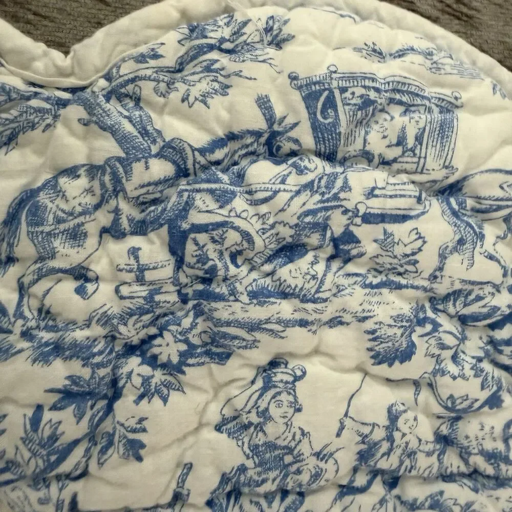 Klass Systems Blue White Toile Quilted Throw 48x58 Scalloped French Country EUC